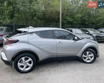 Серый Тойота C-HR, объемом двигателя 1.2 л и пробегом 58 тыс. км за 18200 $, фото 7 на Automoto.ua