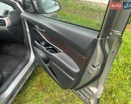 Серый Тойота C-HR, объемом двигателя 1.2 л и пробегом 137 тыс. км за 17500 $, фото 5 на Automoto.ua
