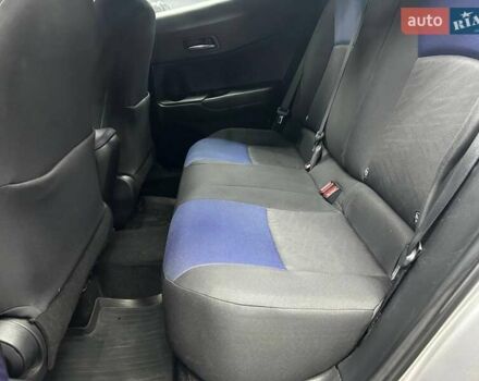 Серый Тойота C-HR, объемом двигателя 1.2 л и пробегом 41 тыс. км за 23000 $, фото 15 на Automoto.ua