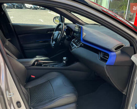 Серый Тойота C-HR, объемом двигателя 1.2 л и пробегом 92 тыс. км за 19116 $, фото 5 на Automoto.ua