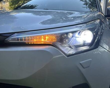 Серый Тойота C-HR, объемом двигателя 1.2 л и пробегом 126 тыс. км за 17999 $, фото 27 на Automoto.ua