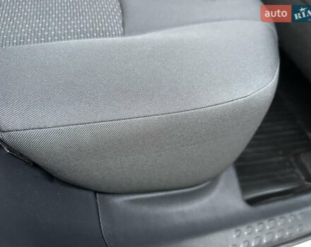 Сірий Тойота C-HR, об'ємом двигуна 1.2 л та пробігом 42 тис. км за 18950 $, фото 126 на Automoto.ua