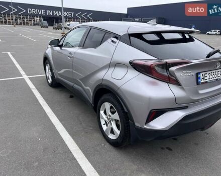 Серый Тойота C-HR, объемом двигателя 1.2 л и пробегом 55 тыс. км за 23200 $, фото 6 на Automoto.ua