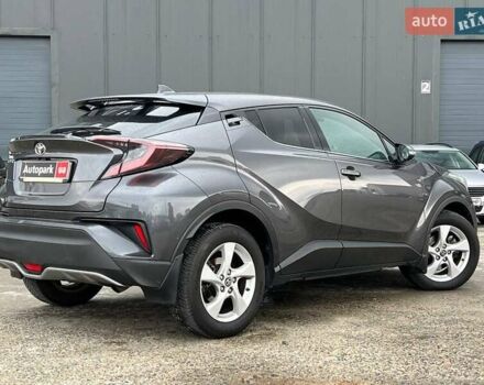 Серый Тойота C-HR, объемом двигателя 1.2 л и пробегом 108 тыс. км за 19290 $, фото 7 на Automoto.ua