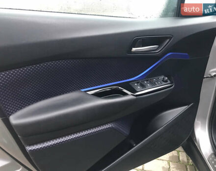 Серый Тойота C-HR, объемом двигателя 1.8 л и пробегом 69 тыс. км за 20700 $, фото 16 на Automoto.ua