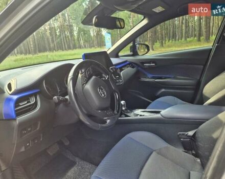 Серый Тойота C-HR, объемом двигателя 1.8 л и пробегом 150 тыс. км за 23500 $, фото 2 на Automoto.ua