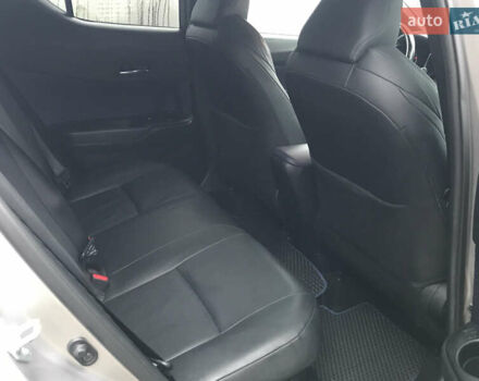 Серый Тойота C-HR, объемом двигателя 1.8 л и пробегом 69 тыс. км за 20700 $, фото 26 на Automoto.ua