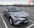 Серый Тойота C-HR, объемом двигателя 1.2 л и пробегом 55 тыс. км за 23200 $, фото 1 на Automoto.ua