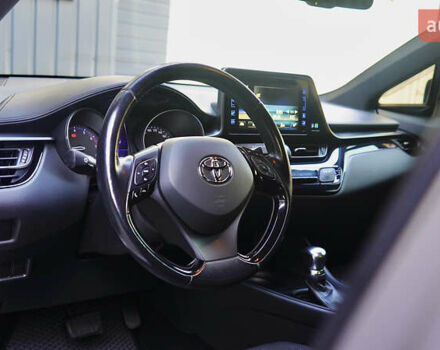 Серый Тойота C-HR, объемом двигателя 1.2 л и пробегом 89 тыс. км за 18500 $, фото 22 на Automoto.ua