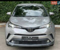Серый Тойота C-HR, объемом двигателя 1.99 л и пробегом 74 тыс. км за 16499 $, фото 2 на Automoto.ua