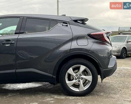 Серый Тойота C-HR, объемом двигателя 1.2 л и пробегом 108 тыс. км за 19290 $, фото 4 на Automoto.ua