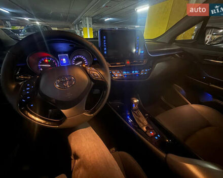 Серый Тойота C-HR, объемом двигателя 1.2 л и пробегом 143 тыс. км за 17200 $, фото 18 на Automoto.ua