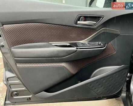 Серый Тойота C-HR, объемом двигателя 1.2 л и пробегом 108 тыс. км за 19290 $, фото 14 на Automoto.ua