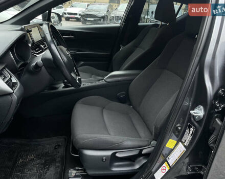 Серый Тойота C-HR, объемом двигателя 2 л и пробегом 115 тыс. км за 16900 $, фото 7 на Automoto.ua