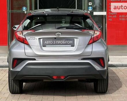 Серый Тойота C-HR, объемом двигателя 1.99 л и пробегом 152 тыс. км за 18837 $, фото 3 на Automoto.ua