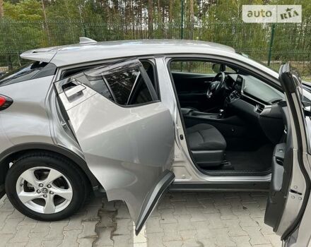 Сірий Тойота C-HR, об'ємом двигуна 1.2 л та пробігом 39 тис. км за 21900 $, фото 21 на Automoto.ua