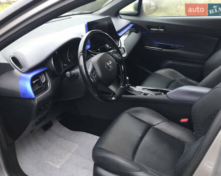 Серый Тойота C-HR, объемом двигателя 1.8 л и пробегом 69 тыс. км за 20700 $, фото 17 на Automoto.ua