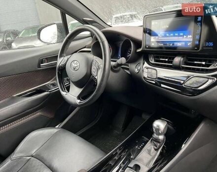 Серый Тойота C-HR, объемом двигателя 1.2 л и пробегом 108 тыс. км за 19290 $, фото 37 на Automoto.ua