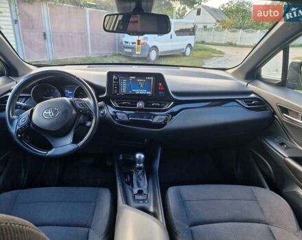 Серый Тойота C-HR, объемом двигателя 2 л и пробегом 117 тыс. км за 15300 $, фото 17 на Automoto.ua