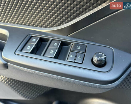 Серый Тойота C-HR, объемом двигателя 1.8 л и пробегом 90 тыс. км за 19999 $, фото 30 на Automoto.ua