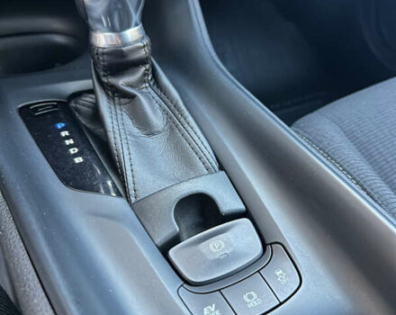 Серый Тойота C-HR, объемом двигателя 1.8 л и пробегом 90 тыс. км за 19999 $, фото 28 на Automoto.ua