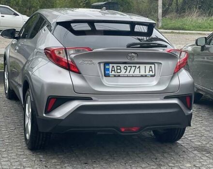 Серый Тойота C-HR, объемом двигателя 1.99 л и пробегом 207 тыс. км за 19500 $, фото 3 на Automoto.ua