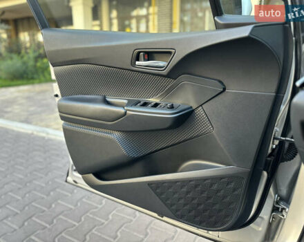 Серый Тойота C-HR, объемом двигателя 1.8 л и пробегом 90 тыс. км за 19999 $, фото 29 на Automoto.ua