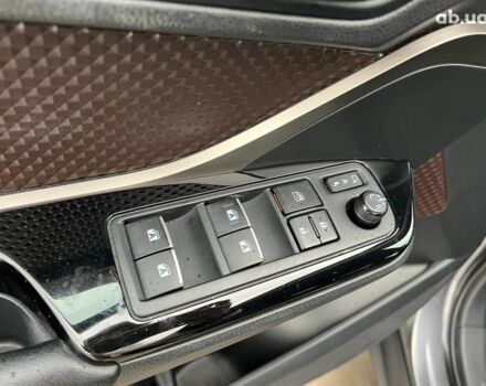 Сірий Тойота C-HR, об'ємом двигуна 1.2 л та пробігом 108 тис. км за 19290 $, фото 16 на Automoto.ua