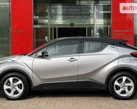 Серый Тойота C-HR, объемом двигателя 1.99 л и пробегом 152 тыс. км за 18837 $, фото 2 на Automoto.ua