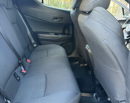 Серый Тойота C-HR, объемом двигателя 1.8 л и пробегом 90 тыс. км за 19999 $, фото 32 на Automoto.ua