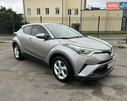Серый Тойота C-HR, объемом двигателя 1.2 л и пробегом 93 тыс. км за 19950 $, фото 3 на Automoto.ua