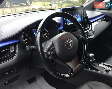 Серый Тойота C-HR, объемом двигателя 1.8 л и пробегом 69 тыс. км за 20700 $, фото 18 на Automoto.ua