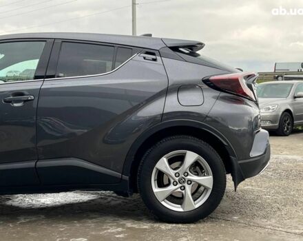 Сірий Тойота C-HR, об'ємом двигуна 1.2 л та пробігом 108 тис. км за 19290 $, фото 4 на Automoto.ua