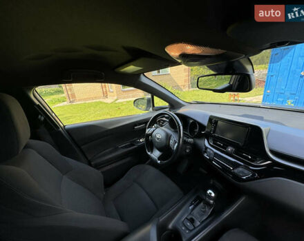Сірий Тойота C-HR, об'ємом двигуна 1.99 л та пробігом 133 тис. км за 15499 $, фото 3 на Automoto.ua
