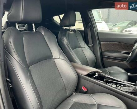 Серый Тойота C-HR, объемом двигателя 1.2 л и пробегом 108 тыс. км за 19290 $, фото 38 на Automoto.ua