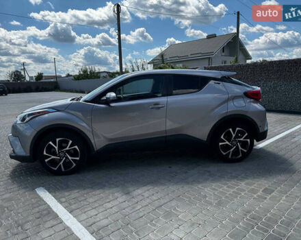 Серый Тойота C-HR, объемом двигателя 1.99 л и пробегом 92 тыс. км за 21300 $, фото 3 на Automoto.ua