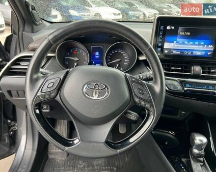 Серый Тойота C-HR, объемом двигателя 1.2 л и пробегом 108 тыс. км за 19290 $, фото 23 на Automoto.ua