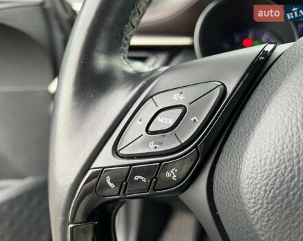 Серый Тойота C-HR, объемом двигателя 1.2 л и пробегом 108 тыс. км за 19290 $, фото 24 на Automoto.ua