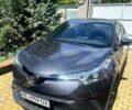 Серый Тойота C-HR, объемом двигателя 2 л и пробегом 154 тыс. км за 15500 $, фото 1 на Automoto.ua