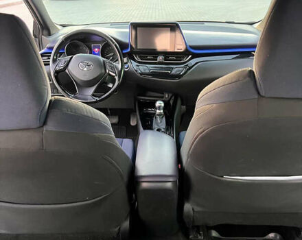 Серый Тойота C-HR, объемом двигателя 1.2 л и пробегом 143 тыс. км за 17200 $, фото 13 на Automoto.ua