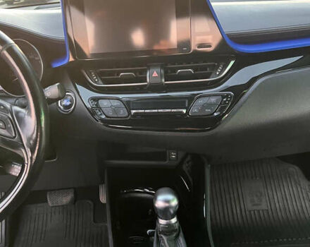 Серый Тойота C-HR, объемом двигателя 1.2 л и пробегом 143 тыс. км за 17200 $, фото 15 на Automoto.ua