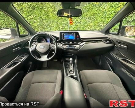 Сірий Тойота C-HR, об'ємом двигуна 2 л та пробігом 75 тис. км за 16000 $, фото 6 на Automoto.ua