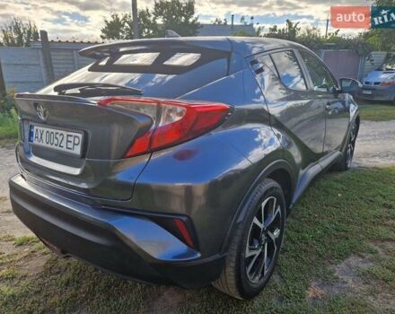 Серый Тойота C-HR, объемом двигателя 2 л и пробегом 117 тыс. км за 15300 $, фото 1 на Automoto.ua