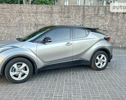 Серый Тойота C-HR, объемом двигателя 1.99 л и пробегом 101 тыс. км за 21000 $, фото 1 на Automoto.ua