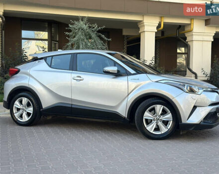 Серый Тойота C-HR, объемом двигателя 1.8 л и пробегом 90 тыс. км за 19700 $, фото 4 на Automoto.ua