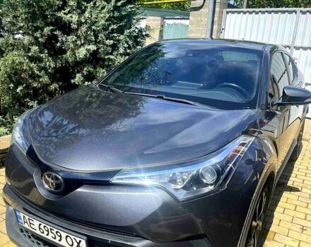 Серый Тойота C-HR, объемом двигателя 2 л и пробегом 154 тыс. км за 15500 $, фото 2 на Automoto.ua