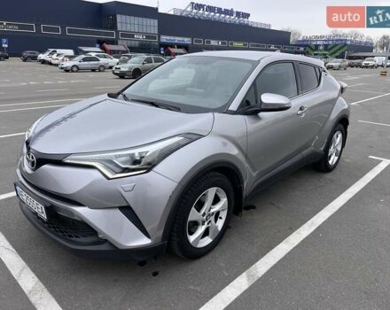 Серый Тойота C-HR, объемом двигателя 1.2 л и пробегом 55 тыс. км за 23200 $, фото 4 на Automoto.ua