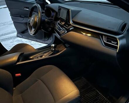 Сірий Тойота C-HR, об'ємом двигуна 1.99 л та пробігом 105 тис. км за 18000 $, фото 15 на Automoto.ua