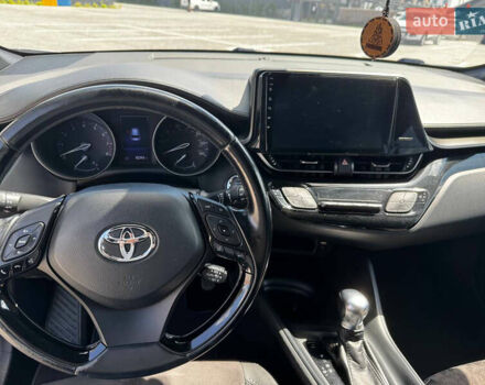 Серый Тойота C-HR, объемом двигателя 1.99 л и пробегом 92 тыс. км за 19500 $, фото 9 на Automoto.ua