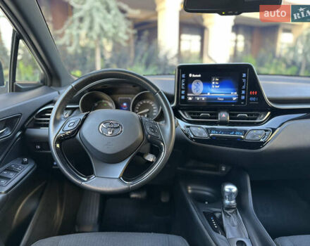 Серый Тойота C-HR, объемом двигателя 1.8 л и пробегом 90 тыс. км за 19999 $, фото 26 на Automoto.ua